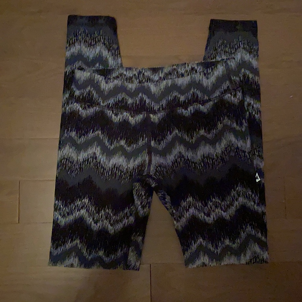 Ivivva size 14 black/grey/white leggings.